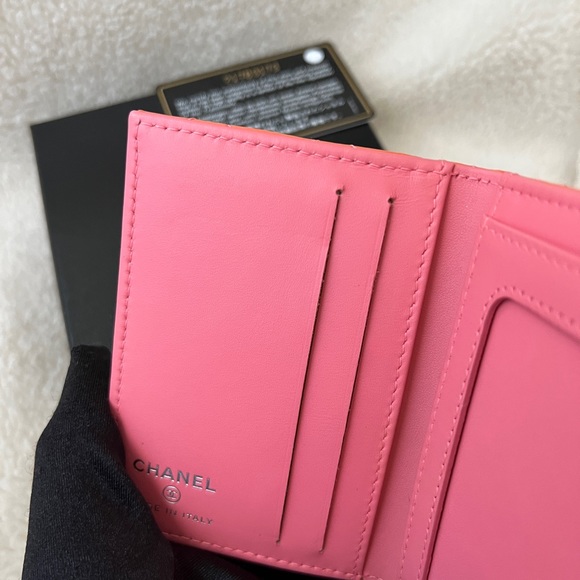 Auth Chanel Coral Pink Patent Leather Bi-Fold Card Case w/ Silver Hardware - Picture 7 of 13